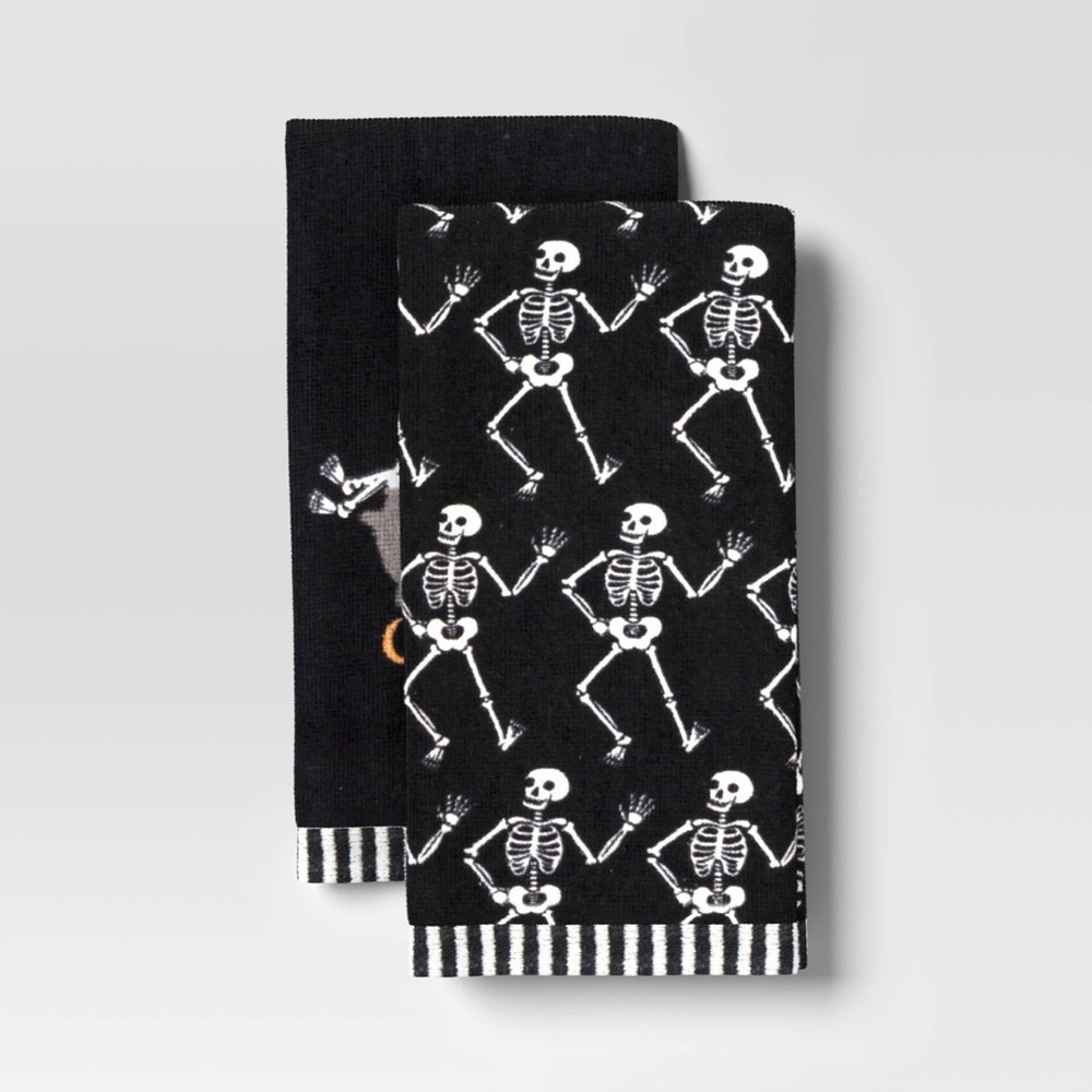 2pk Halloween 'Chilling' Skeleton Glow in the Dark Hand Towel Set Black